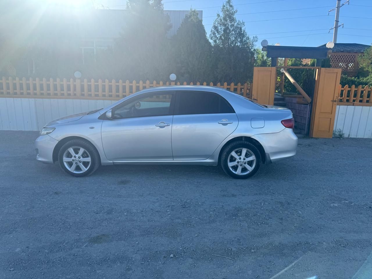 продается машина Toyota Corolla