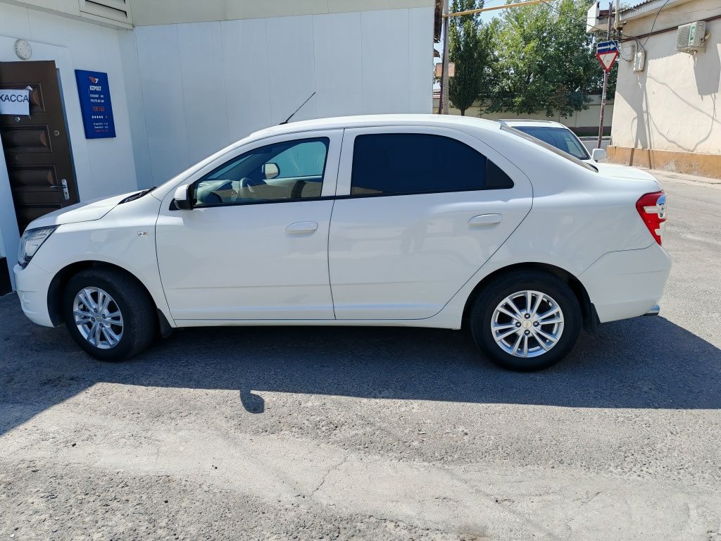 Alo holatda polik bor balon yaxshi mashina toza kiraskasi
