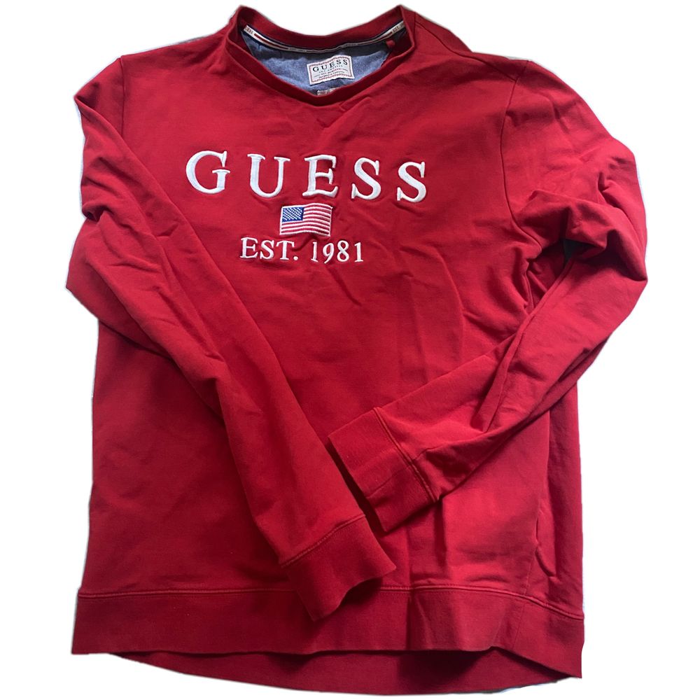 Оригинална Мъжка блуза Guess размер М без следи от носене