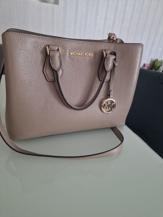Vând geantă Michael kors