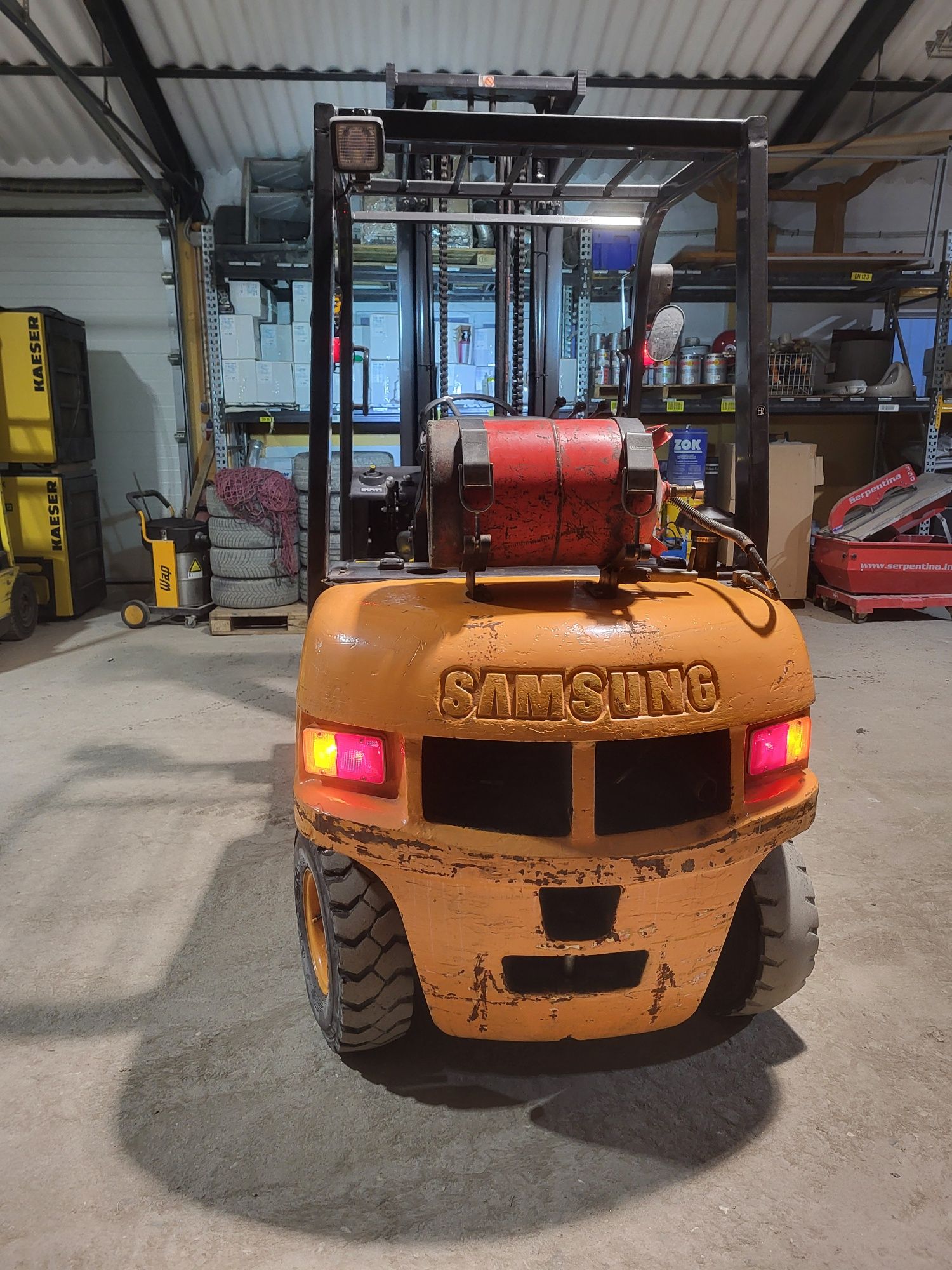 Stivuitor pe gaz 2,5 tone