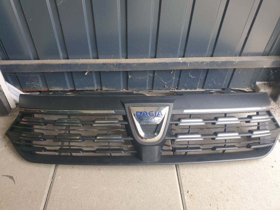 Vand grila față  dacia sandero 3