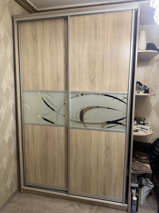 Продам прихожую с расдвижными дверями