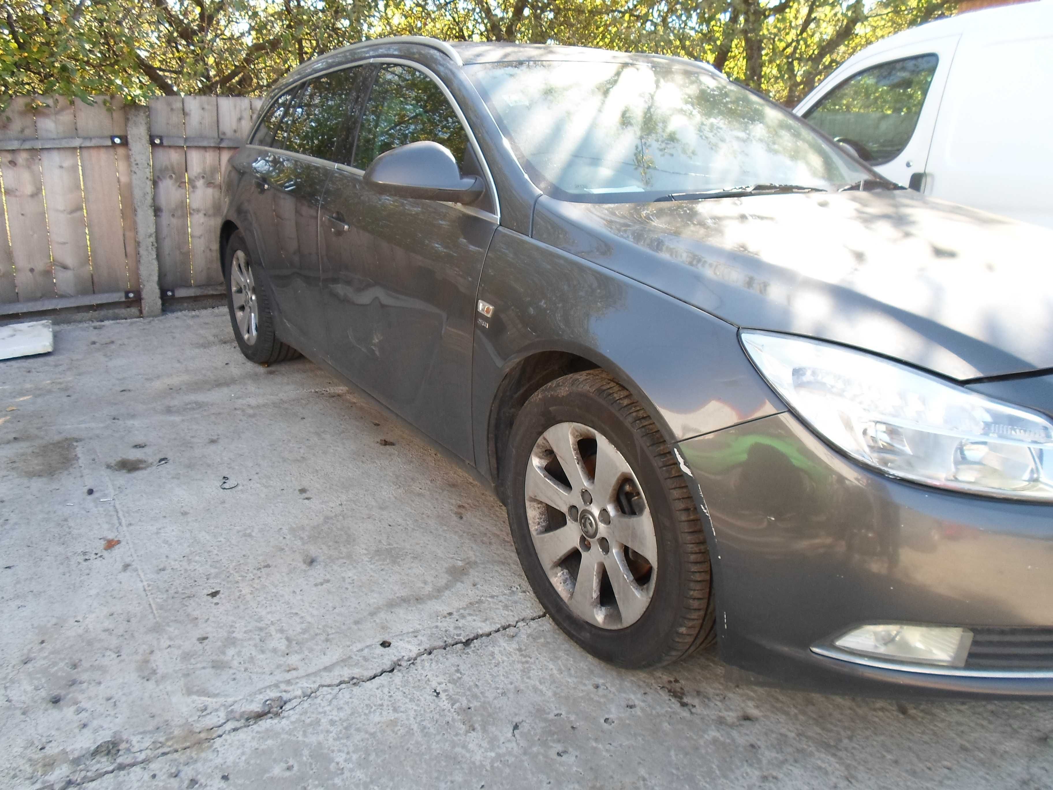 Far Opel Insignia 2010