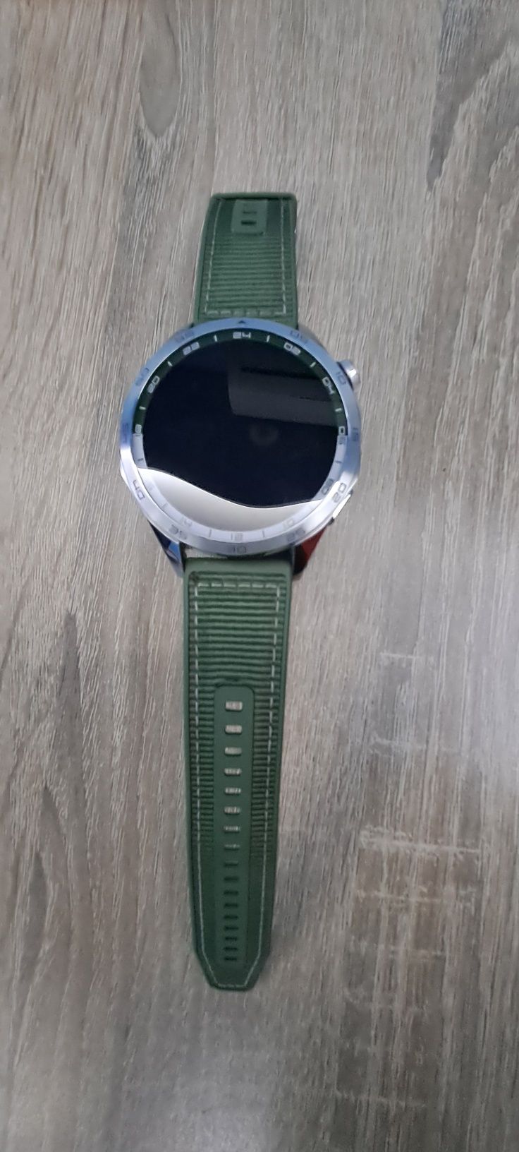 Часовник Huawei Gt4