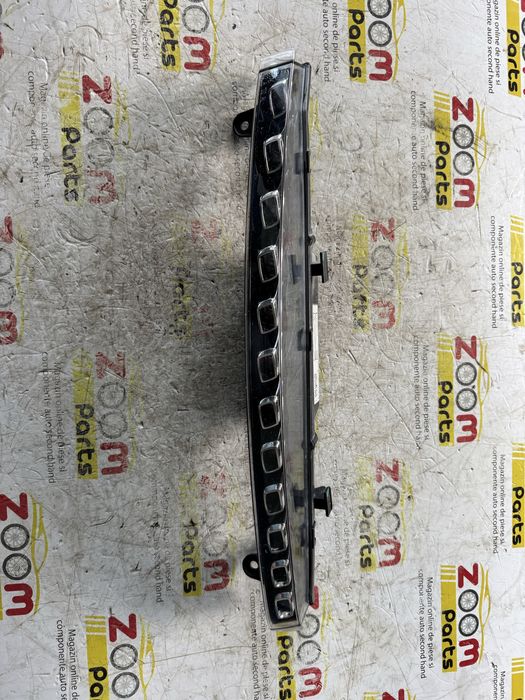 Lampa semnalizare led dreapta in bara fata Audi Q7 facelift 2010-2014