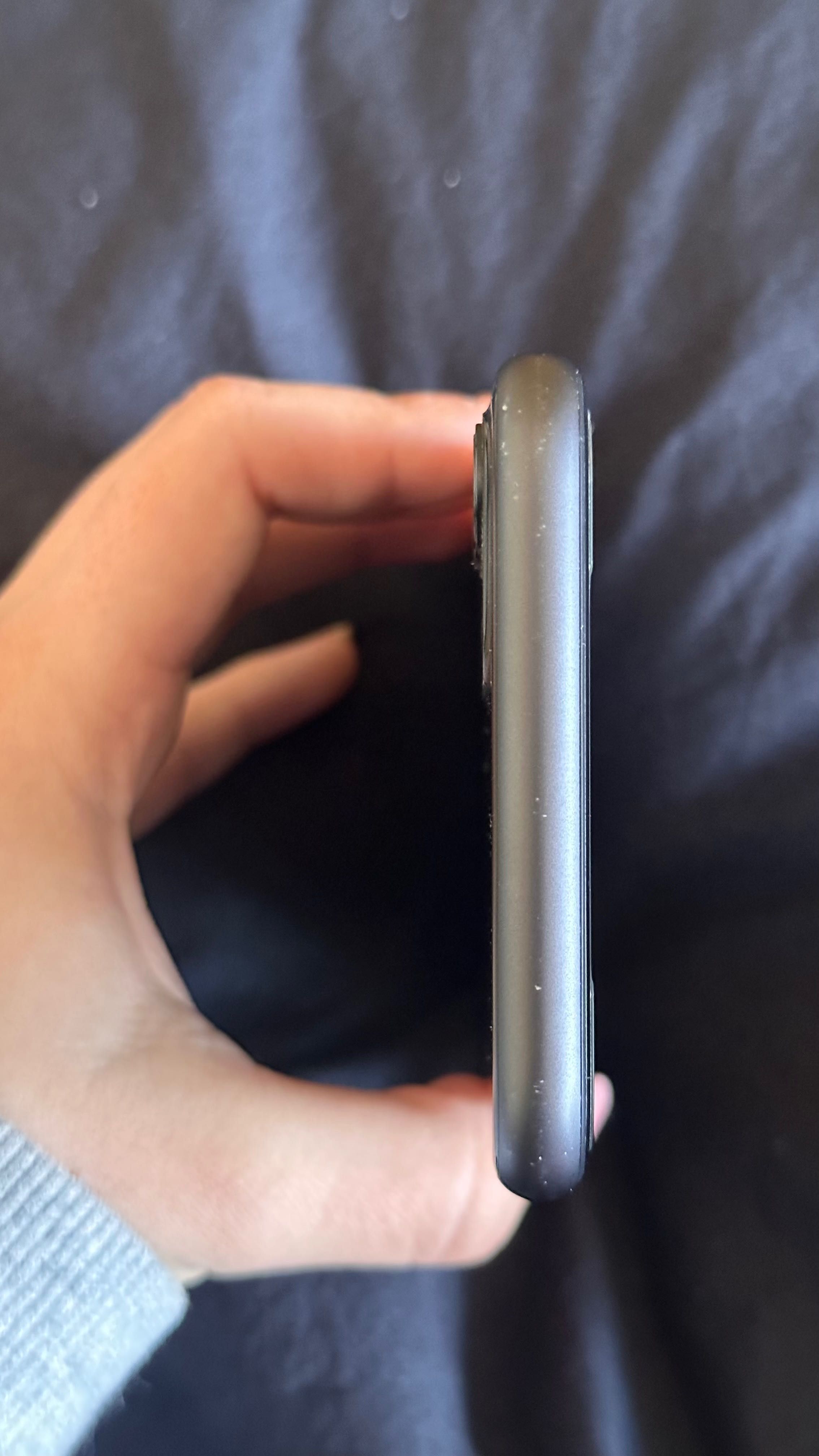Продавам Iphone 11