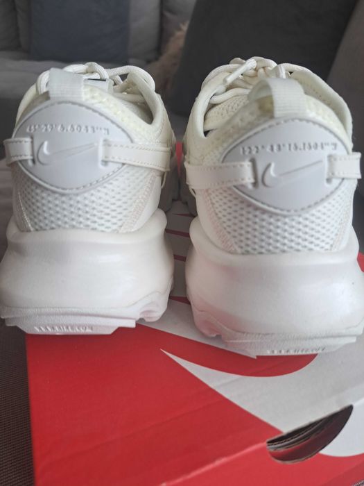 Nike маратонки 7900