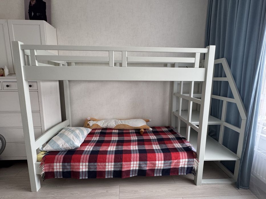 Двухъярусная кровать б/у торг есть