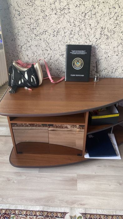 Продам тумббу под телевизор б/у