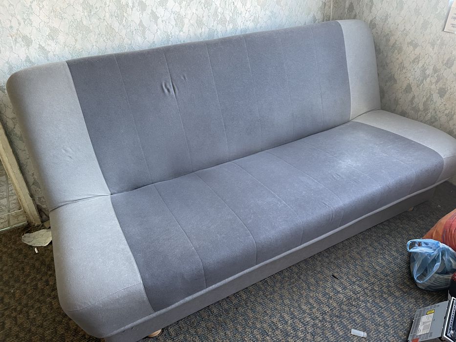 Диван клик клак,с ракла за съхранение!