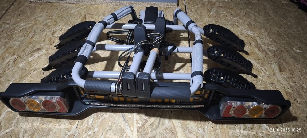 Vand suport biciclete cu fixare pe carlig remorcare