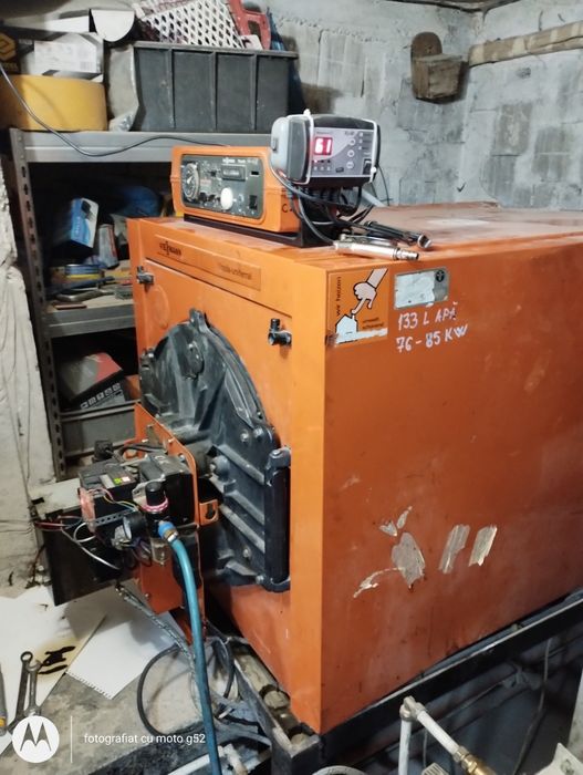 Vând centrala pe ulei 55kw