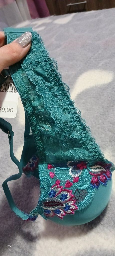 Нов сутиен с етикет 80В