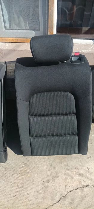 Vand bancheta spate Audi A4 Avant,ingrijite si fara deteriorari