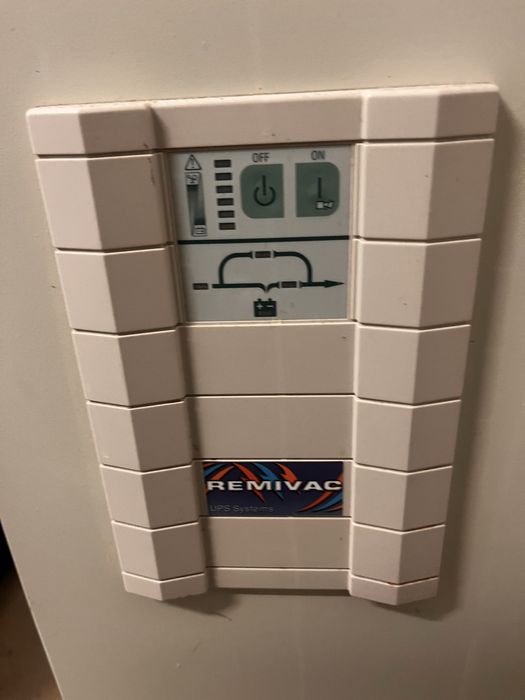 блок бесперебойного питания (ИБП),