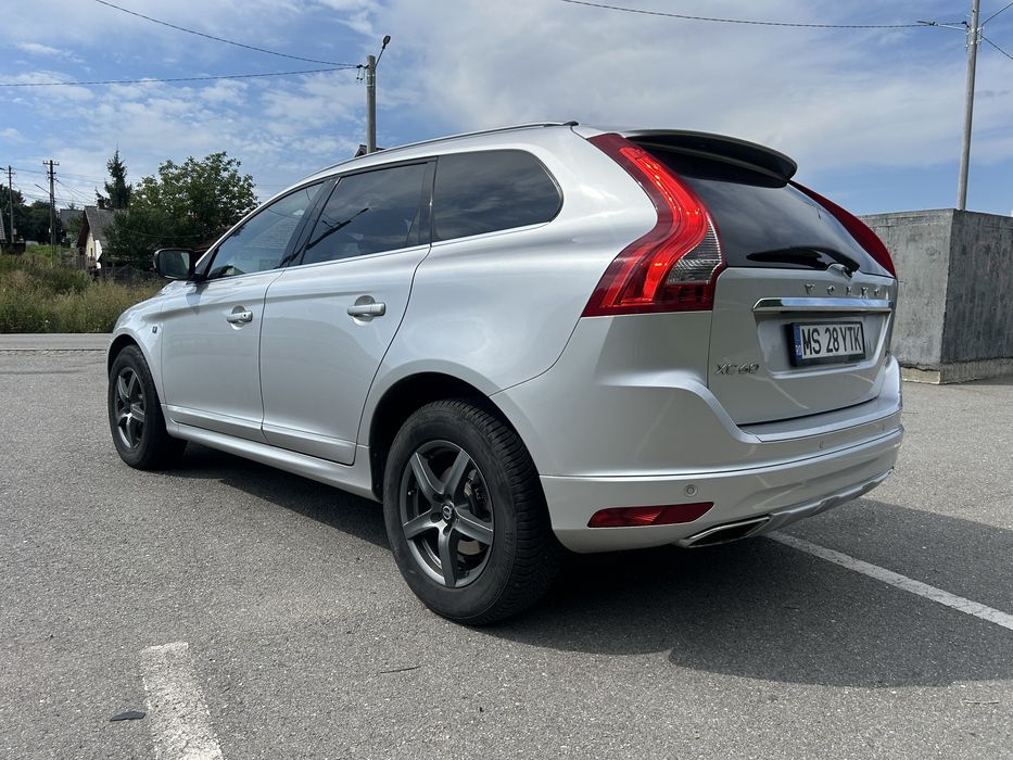 VOLVO XC60 AWD ocean racing