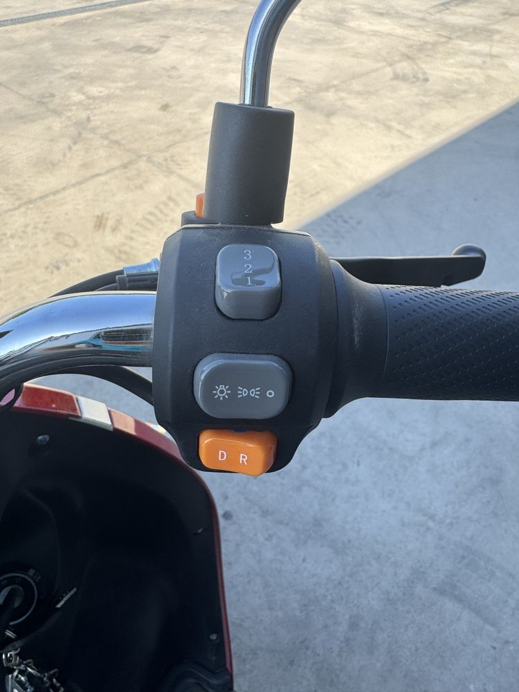 Триместна електрическа триколка MaxMotors X2 1500W