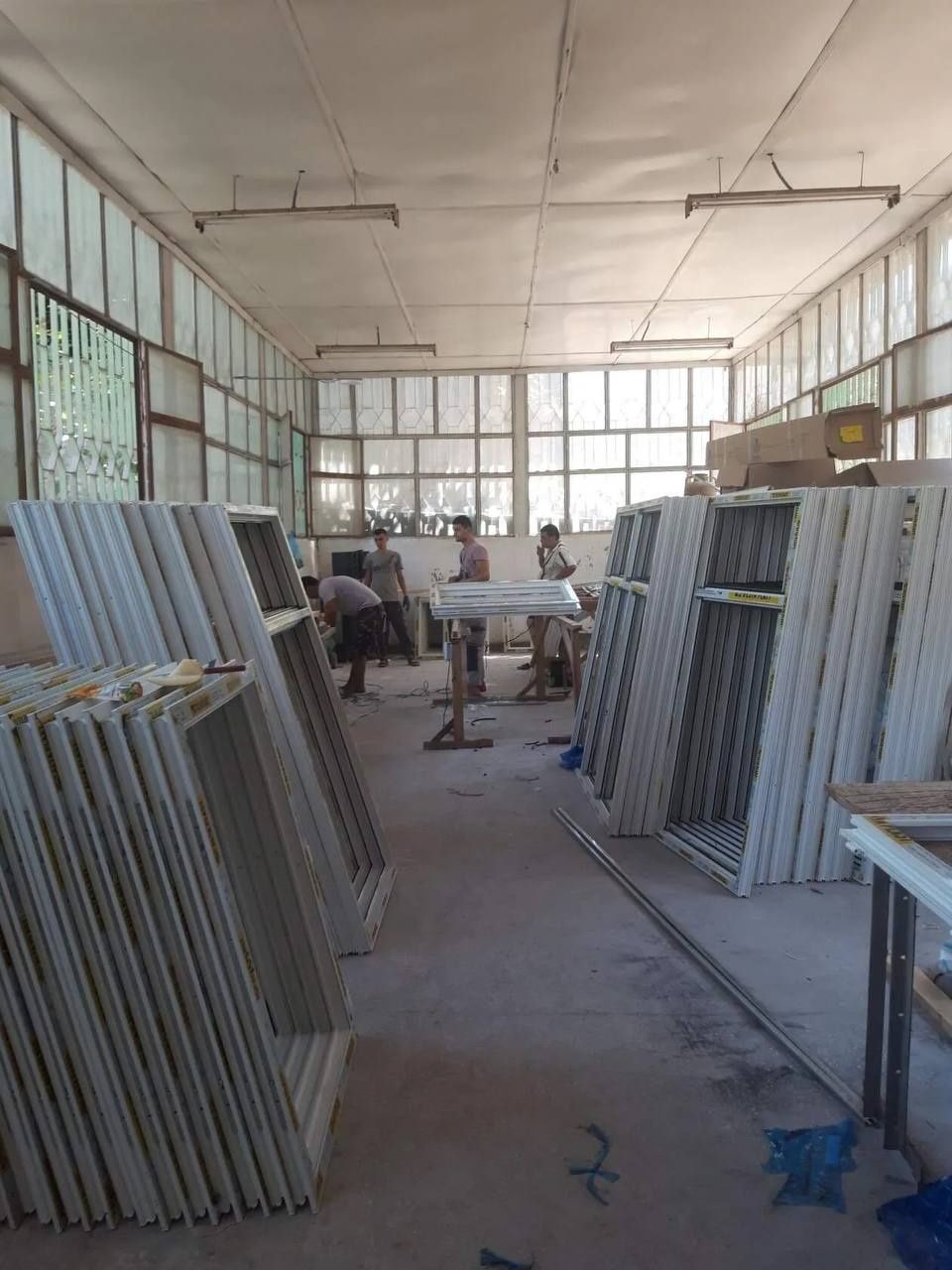 Akfa plast alyumin termo eshik romlàr yasap urnatib beramiz