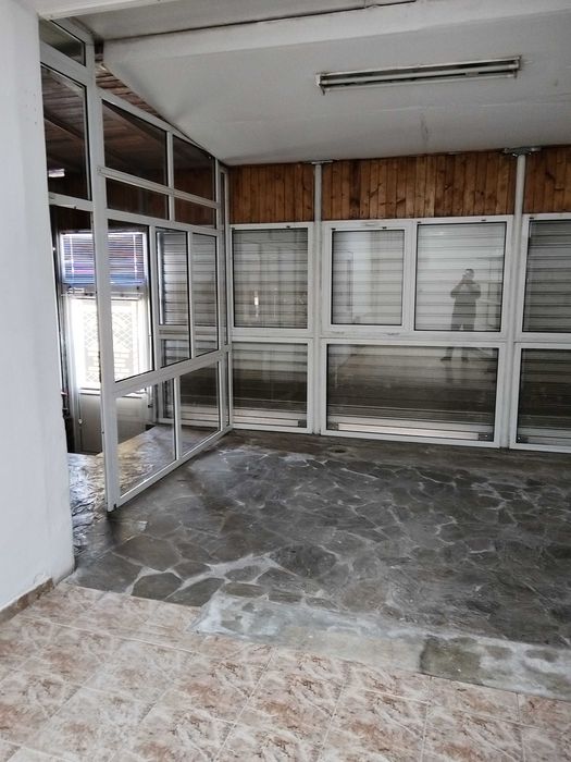 Дава под наем магазин