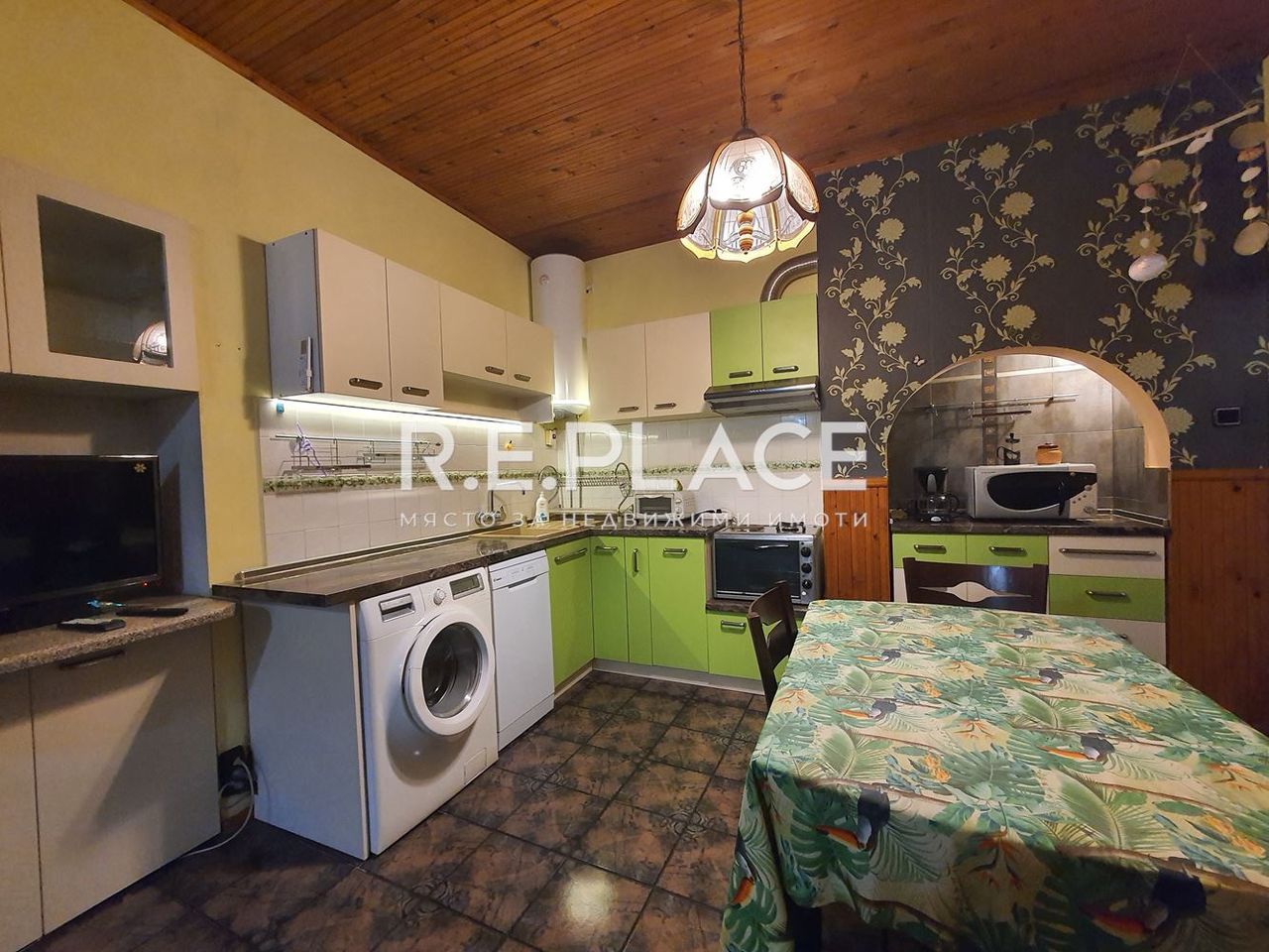 Дава се под наем Четиристаен апартамент в Варна, Нептун - 125 кв.м за 561 € - Снимка #2