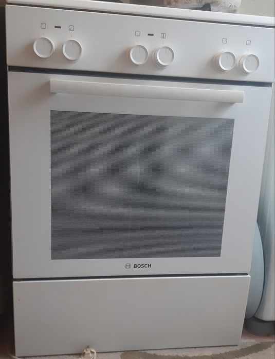 Продаётся газовая плита в хорошем состоянии.
3 комфорки газовые, 1 эле