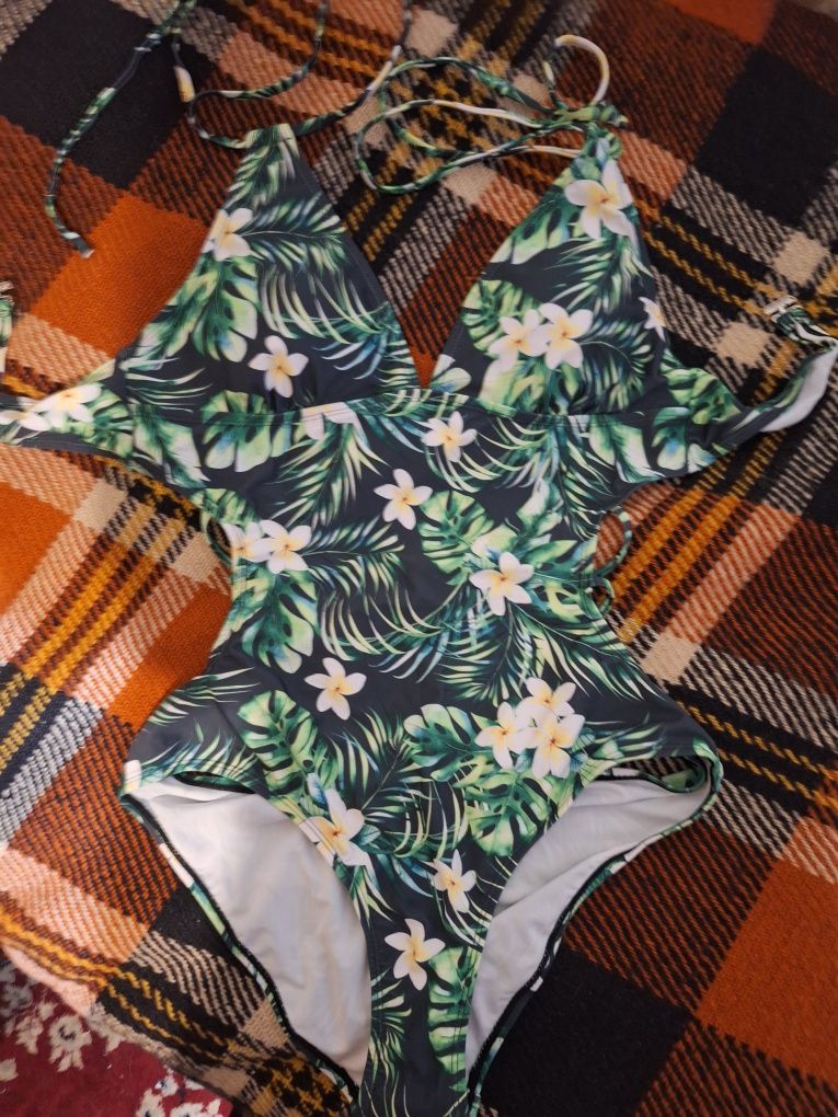 Нови бански Shein М, XL и боди М