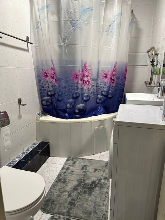 Продаётся Квартира 3-х комнатная Ойбек 60 школа