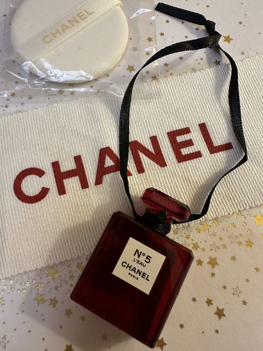 Аксесоар Chanel 5 L’eau Christmas +подарък chanel гъбичка
