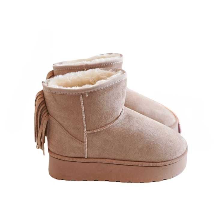 Cizme scurte tip UGG, decorate cu ciucuri