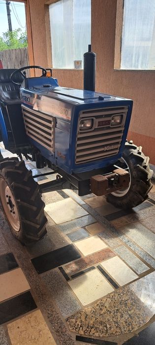 Vând tractor inechitabil japonez 4x4 23 cai