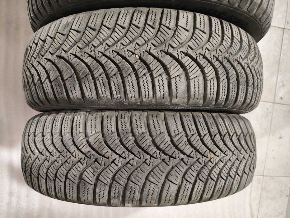 Зимни гуми за SMART HANKOOK WINTER I'CEPT RS2 155/60/15 и 175/55/15