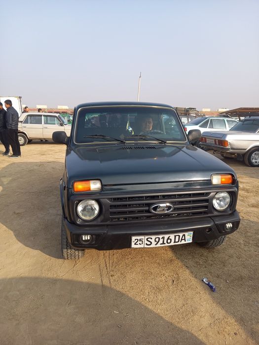 Niva 4x4 yili 2014 holati yaxshi yoqilg'i benzin gaz