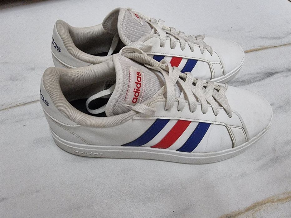 Кроссовки Adidas  Grand court