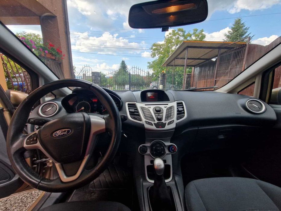 Vând Ford Fiesta 1.6 TDCi 2011 - Km reali + set anvelope vară bonus