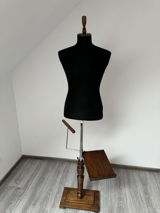 Manechine de închiriat pentru costumul de mire și rochia de mireasă