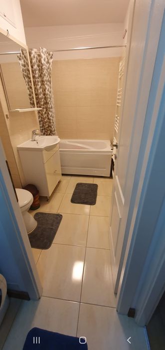 Închiriez apartament