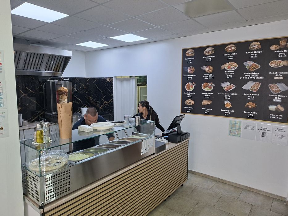 Închiriez spațiul comercial