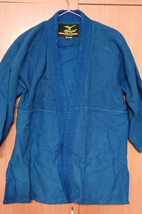 Продам кимано для мальчика на рост 160