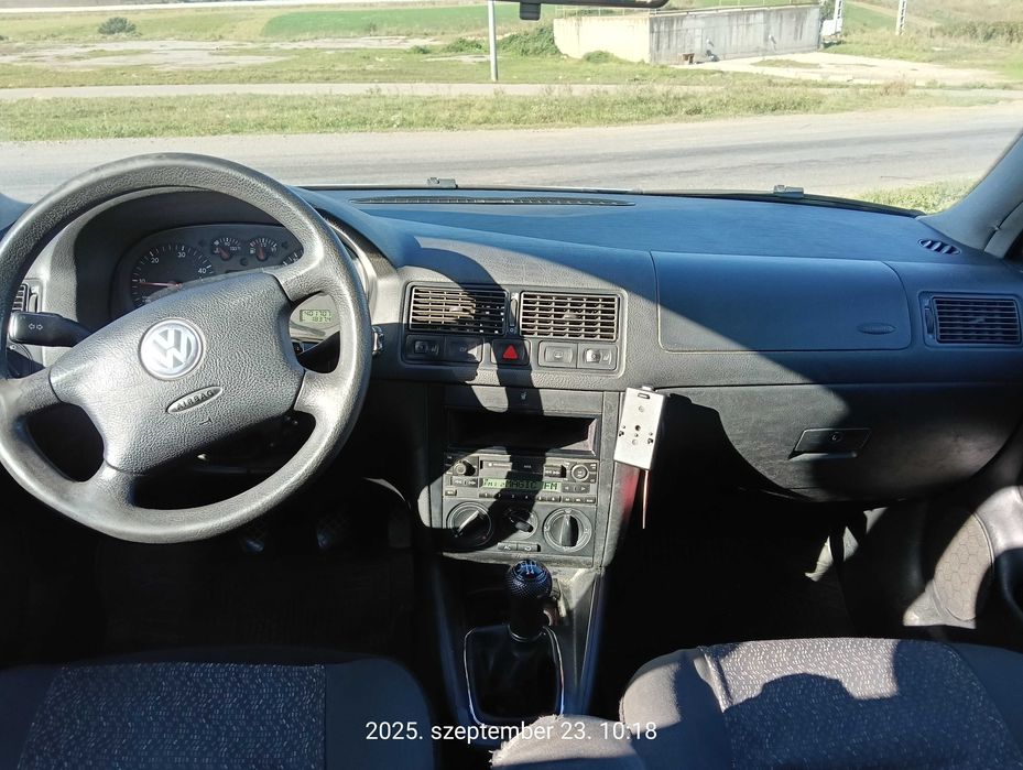 Vând Volkswagen Golf 4