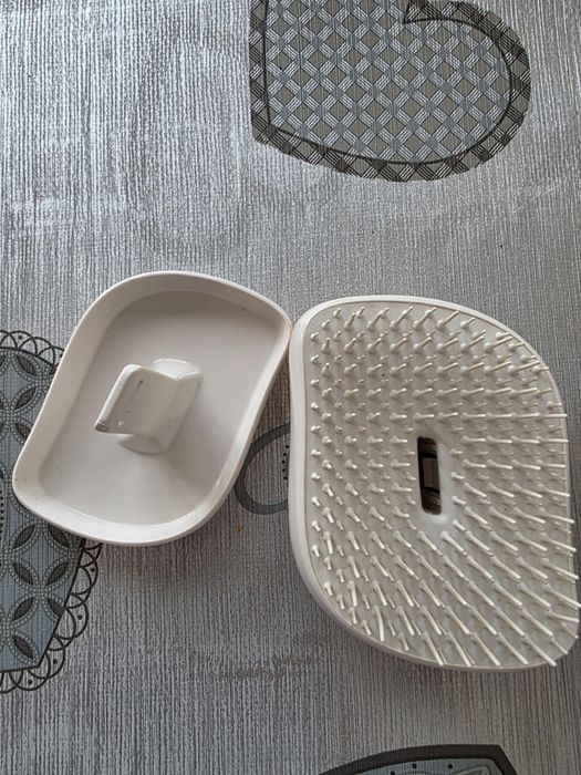 Продавам четка за коса Tangle Teezer
