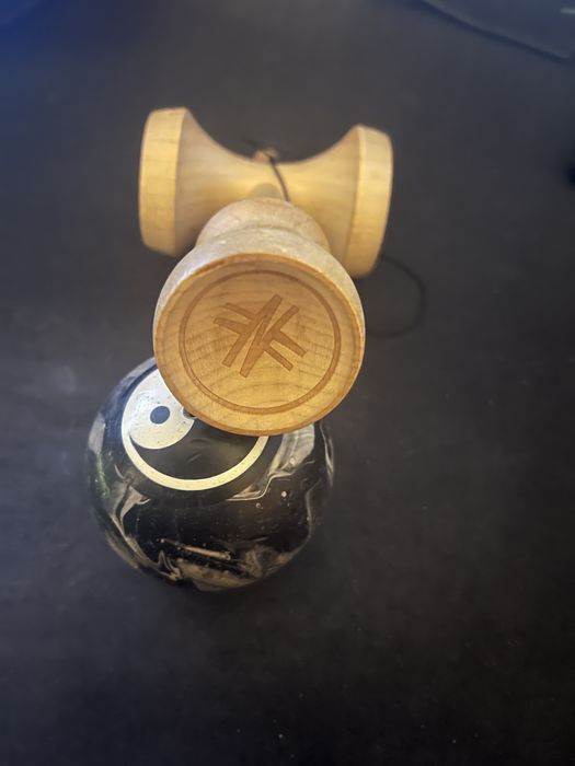 Kendama sweets zack gallagher pro model