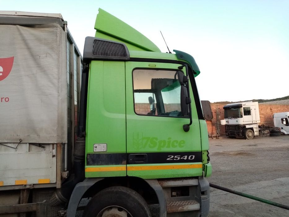 Dezmembrez Mercedes 2540 aut