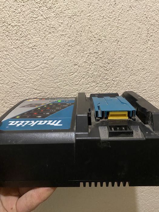 Макитаа  зарядноо Dc18rc s