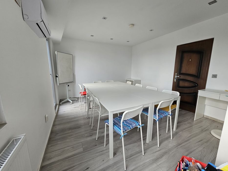 Sala cu scena, spectacole, săli open space pentru yoga, dans, cursuri