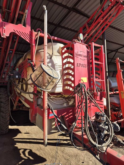 Masina Erbicidat  Apollo , 3000 l, 24 m deschiderea , GPS