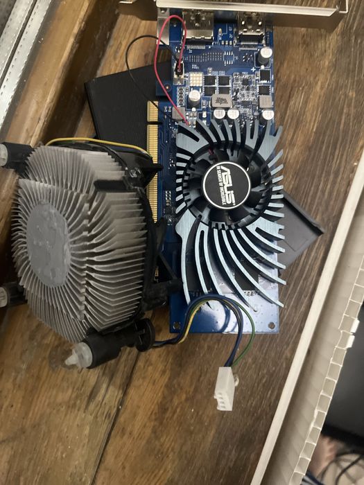 Продам запчясти на комп некторые роботают некторые нет манитор работае