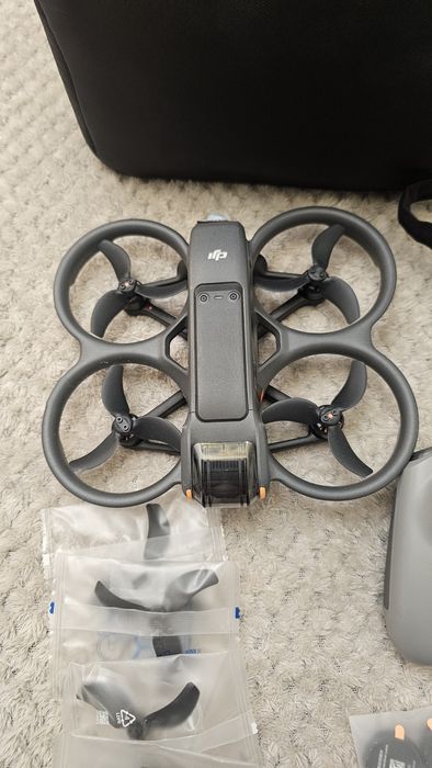 Продавам Dji Avata 2 Fly more + FPV3 controller