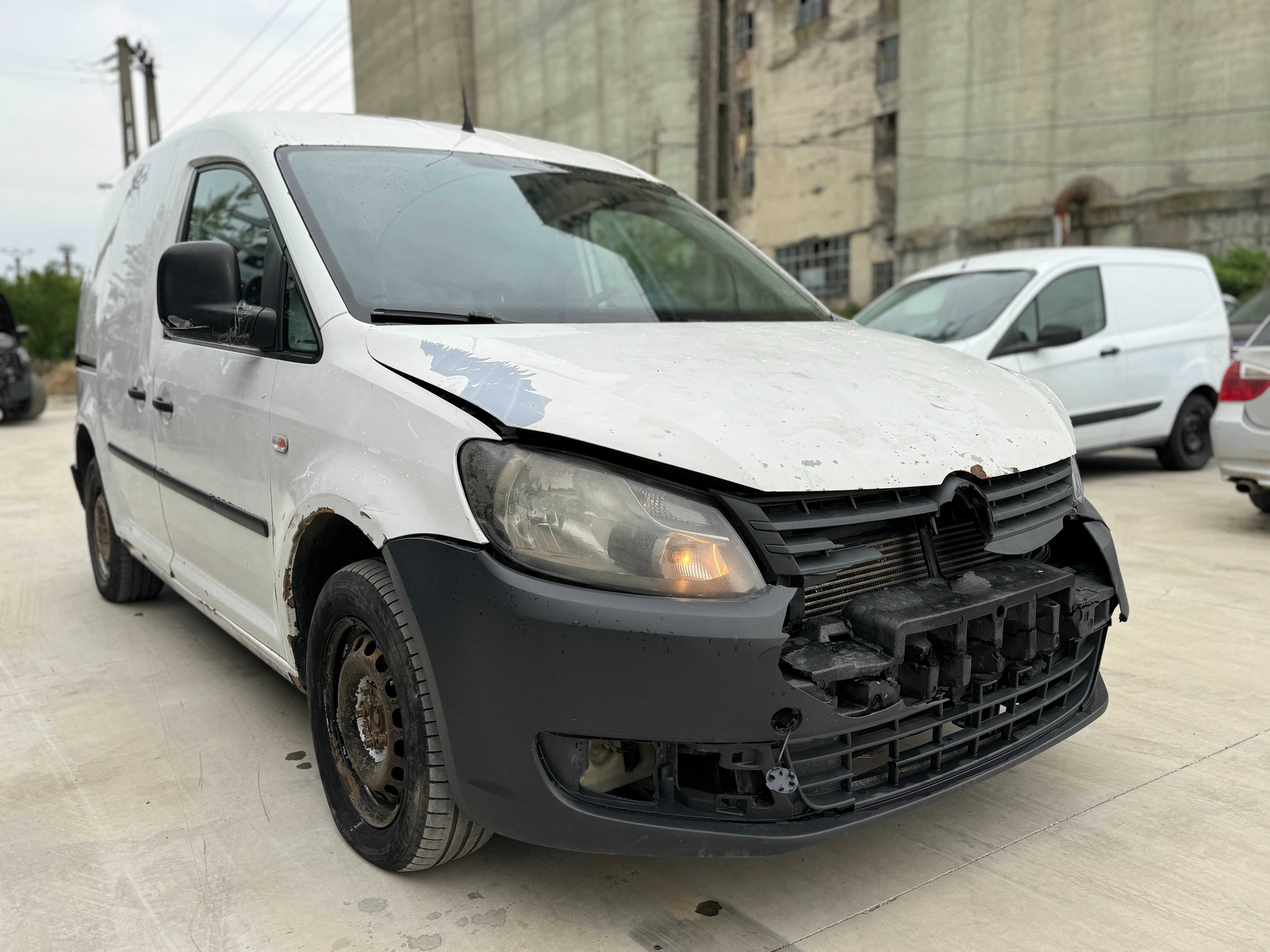 Volkswagen caddy 1.6 tdi euro5 2011 avariat avariate lovit