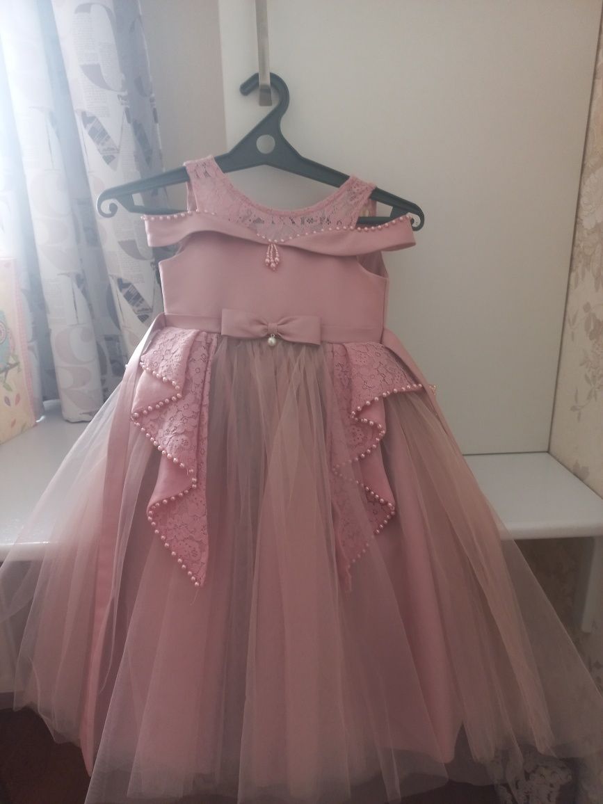 Продам платье детская нарядная